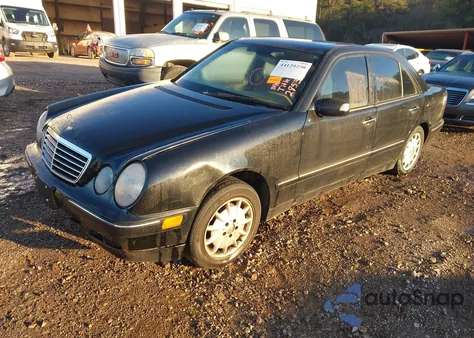 2001 Mercedes-Benz E 320 z USA, uszkodzony, nr VIN WDBJF65J51B285323